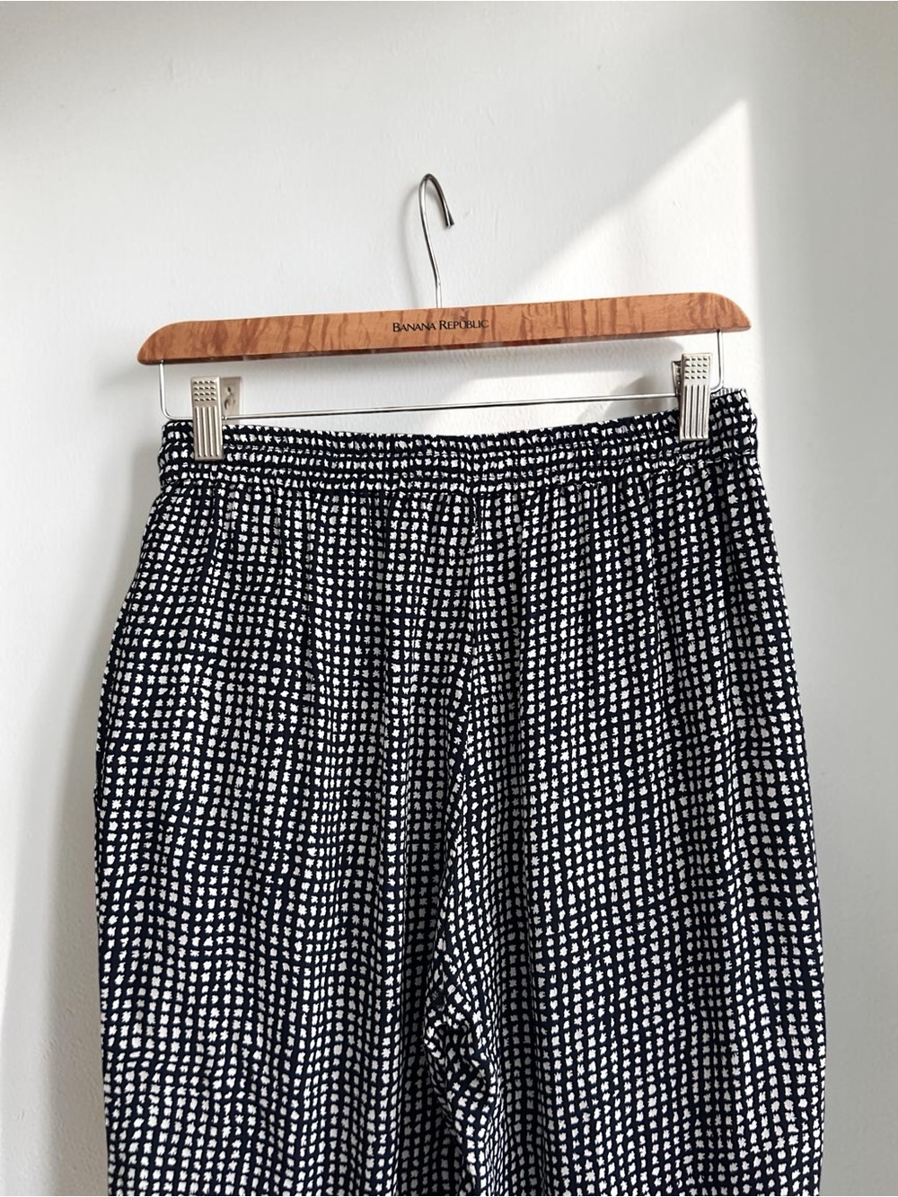 L.K. Bennett London Black Ivory Houndstooth Print Tapered Pull-On Trousers US 2 - Picture 10 of 11